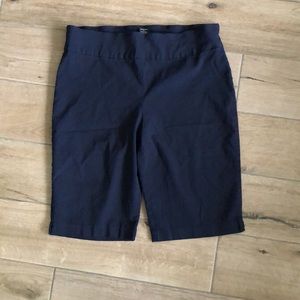 Bermuda shorts in Navy Blue